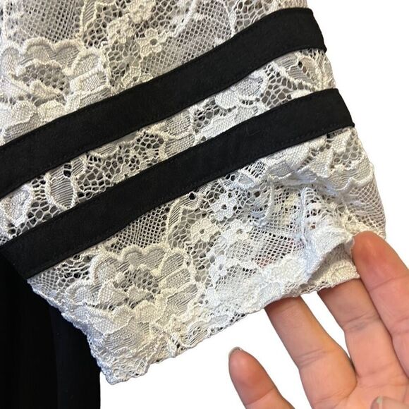 Torrid Classic Fit Heritage Slub Crew Neck Lace Sleeve Raglan Tee size 2 - Picture 3 of 6